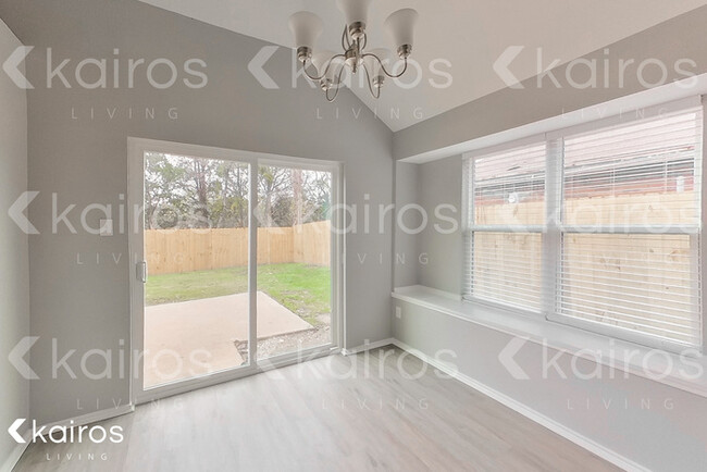 Foto del edificio - 11811 Asher Lane