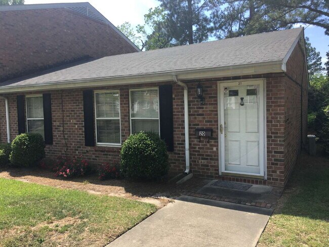 Foto del edificio - Adorable 2 BR | 1 BA Townhome in Goldsboro! Excellent Location!