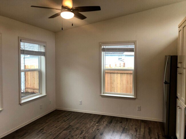 Foto del edificio - 5251B Southeast Bybee Boulevard
