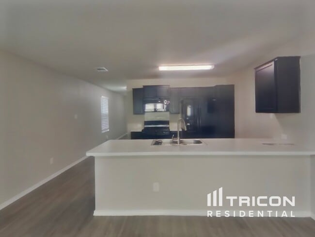 Foto del edificio - 5010 Everett Loop