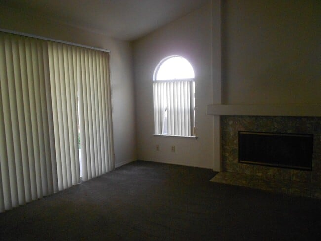 Building Photo - 3 bedroom 2 bath house in Yuba City