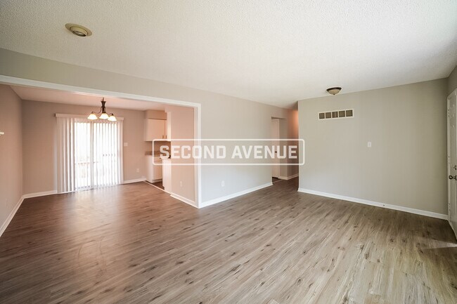 Foto del edificio - 701 SE Redwood Ln
