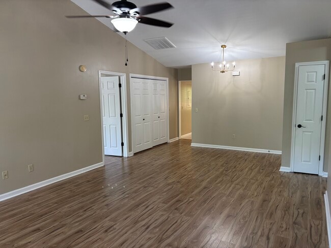 Building Photo - 1315 Moice Dr