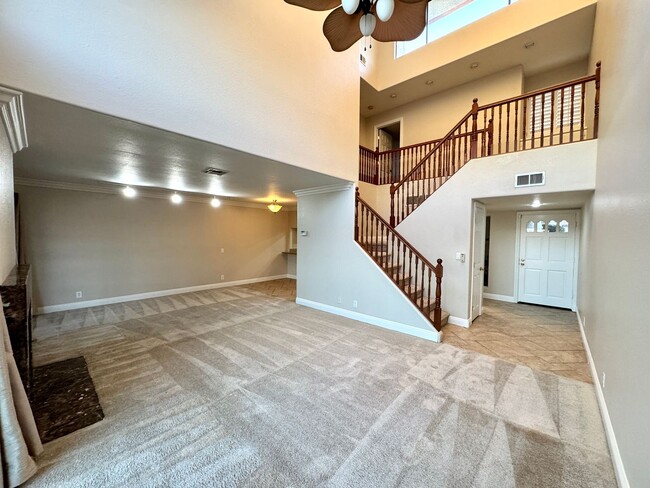 Building Photo - Stunning Claremont Condo for Lease