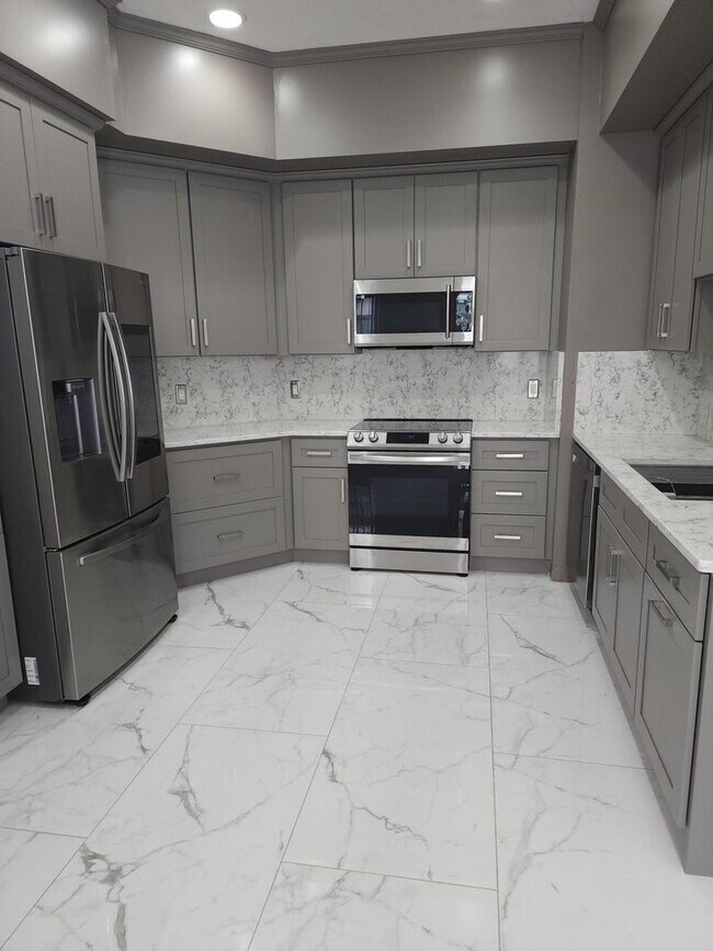 Building Photo - 5524 Boynton Gardens Dr