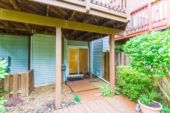 Building Photo - 3 br, 3.5 bath Townhome - 8057 Sky Blue Dr