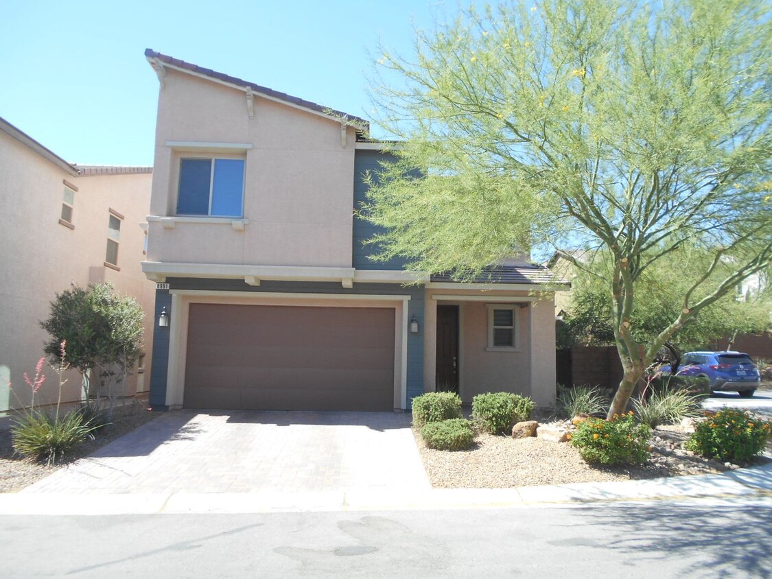 Foto principal - Charming 3 Bedroom Home Available!