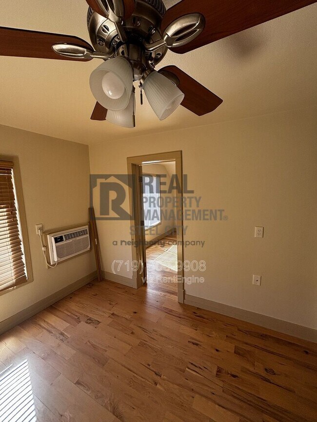 Foto del edificio - 902 W 11th St