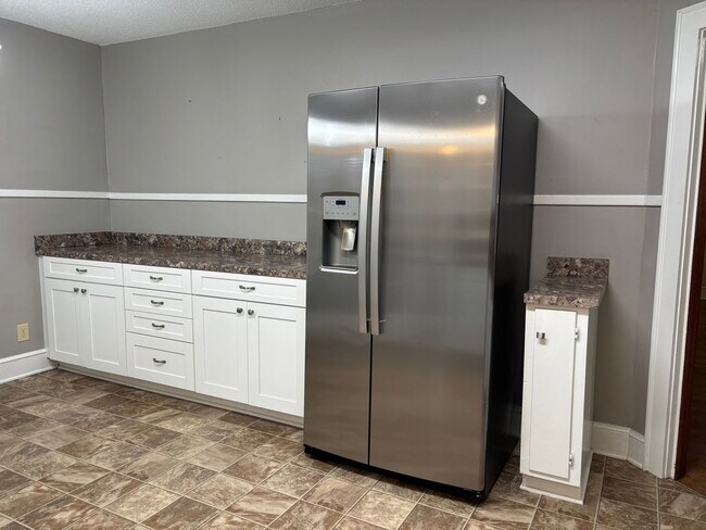 Foto del edificio - 3-4 bed, 2 bath with full basement in Asheboro