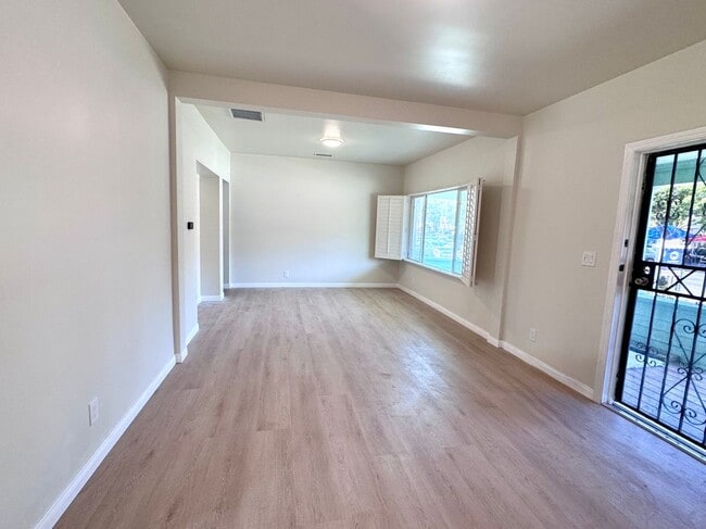 Building Photo - 319 N Rowan Ave