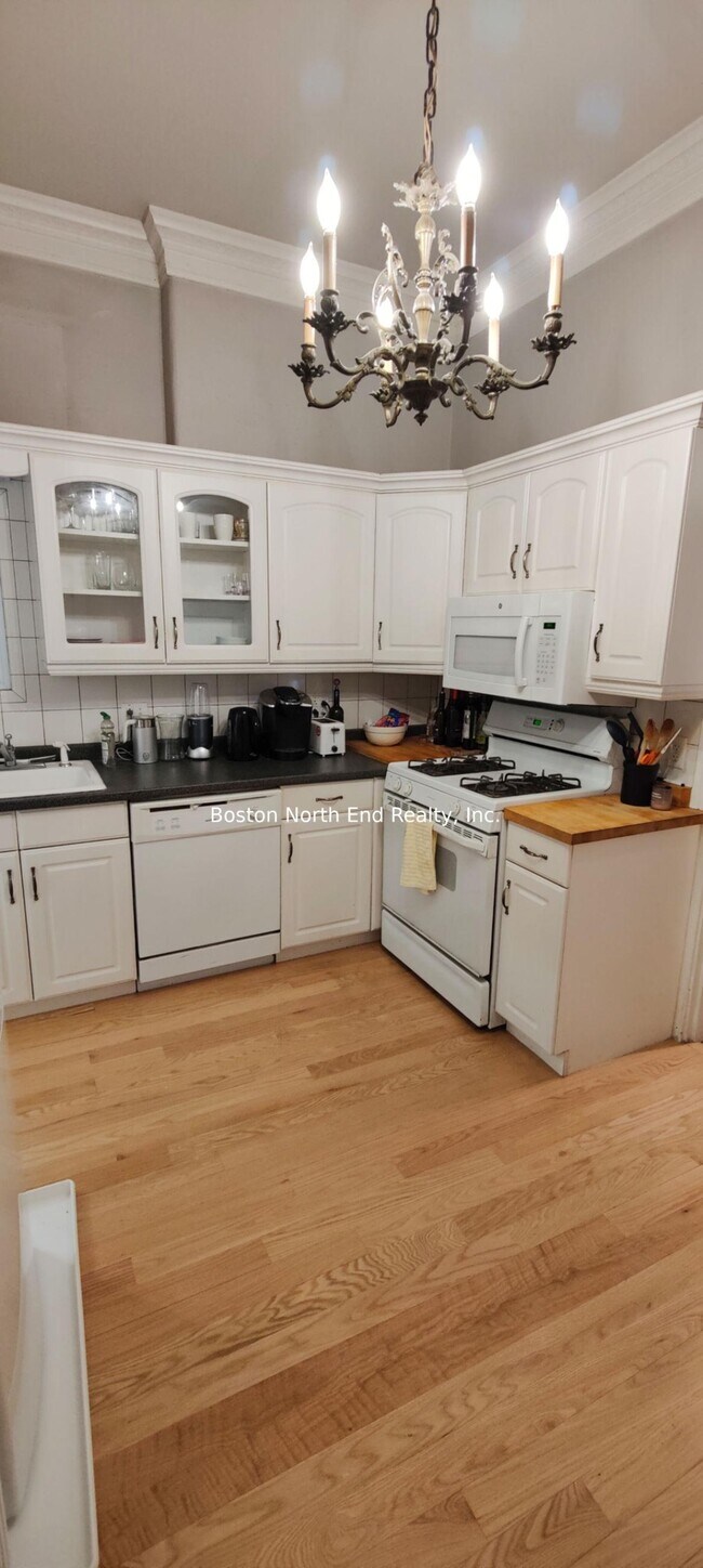 Building Photo - 3 bedroom in Boston MA 02113