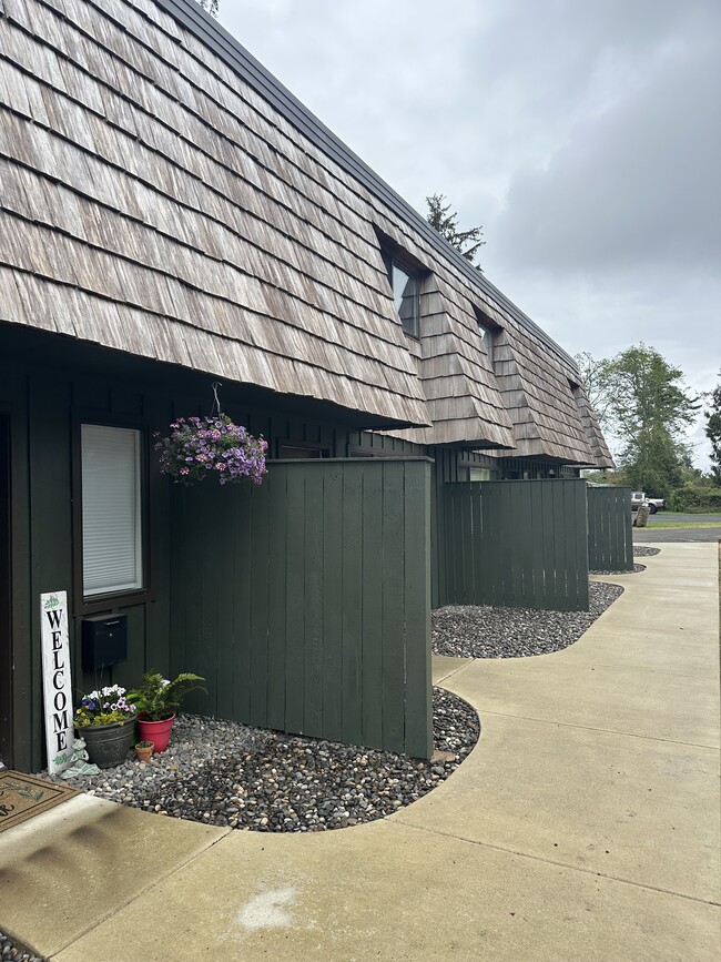 Building Photo - 335 SW 1st St