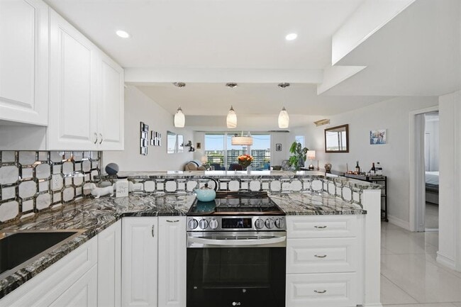 Foto del edificio - 4015 W Palm Aire Dr
