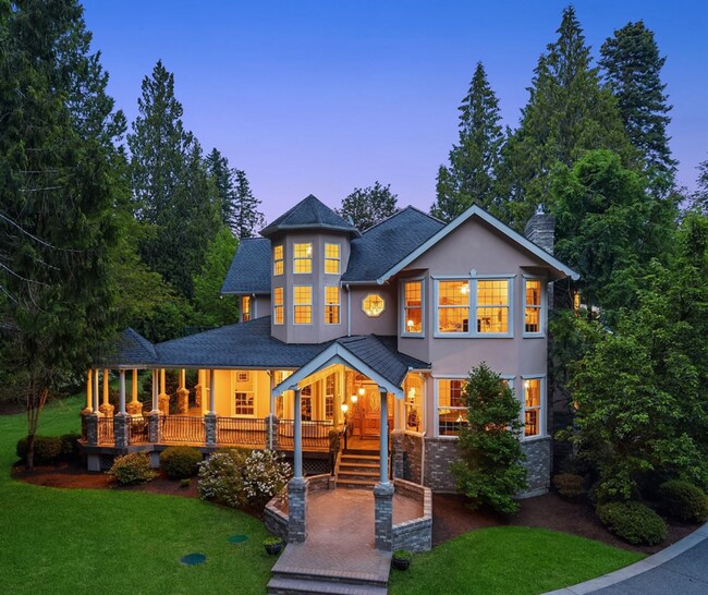 Foto del edificio - Magnificent Custom Estate on Bear Creek