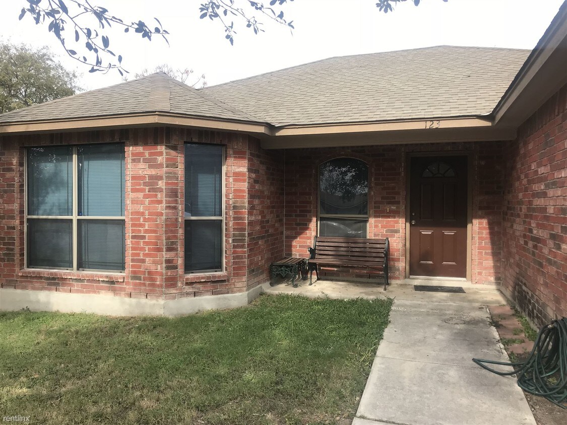Primary Photo - 123 Vincent St