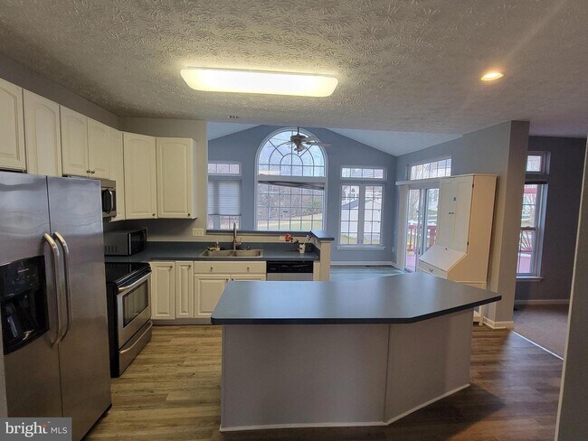 Building Photo - 7778 Rotherham Dr