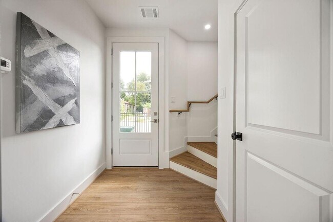 Foto del edificio - 2121b Hoskins Dr