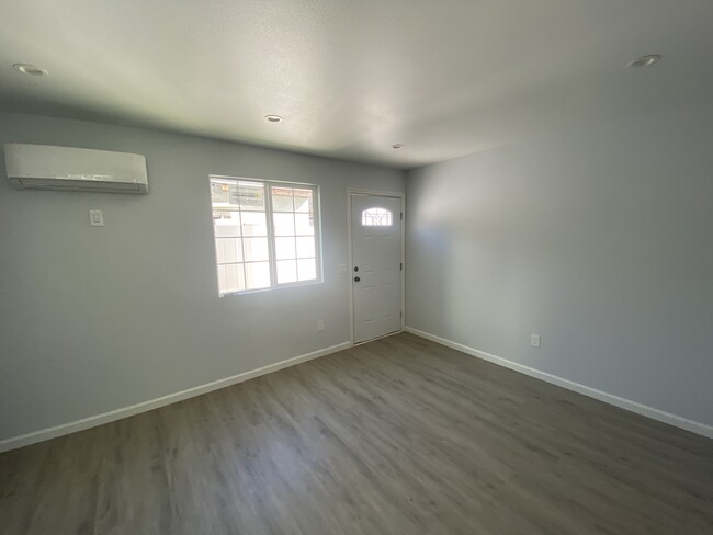 Foto del edificio - 11779 Garber St
