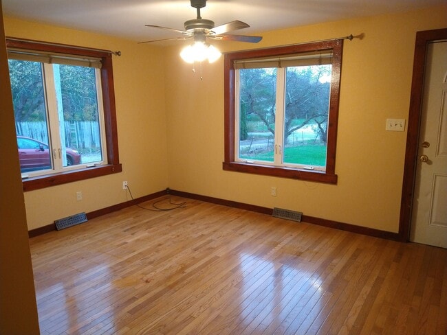 Building Photo - 4633 Sandy Lake Rd