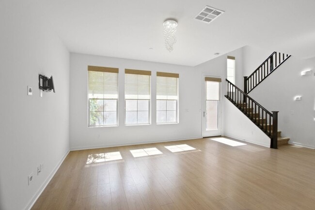 Building Photo - 21 Prominence