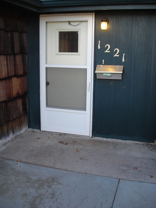 Building Photo - 1221 S Willow St