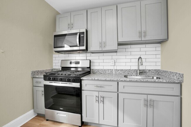 Foto del edificio - Fully renovated, 1b/1b w/onsite W/D- in Ph...