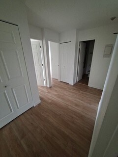 Photo du bâtiment - 1320 King Albert Ave