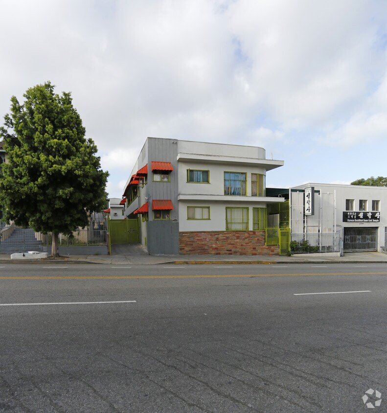 Foto principal - 2786 W 8th St