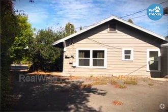 Building Photo - 720 Siskiyou Blvd
