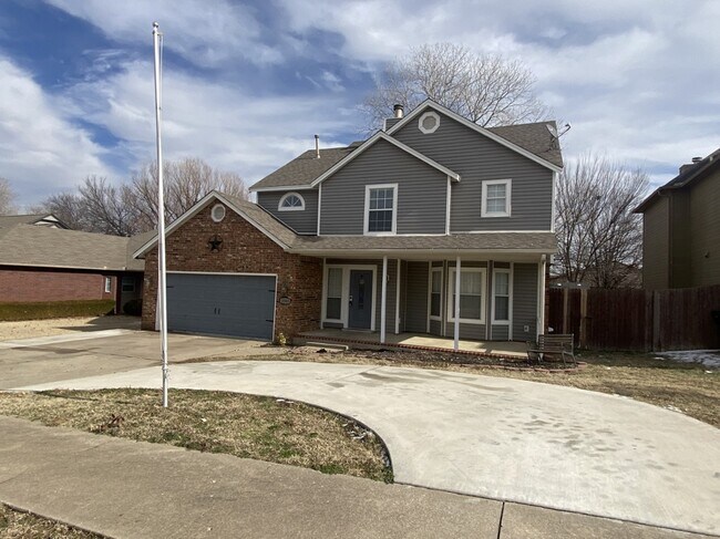 Building Photo - 3503 S Dogwood Ave