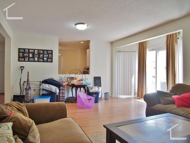 Foto del edificio - No Fee,  Nearly 3k Sq. ft Pet-Friendly Townhouse near Boston Landing with 2 Parking Spots Included!