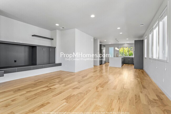 Foto del edificio - Modern Four Bedroom Home in the Heart of NE