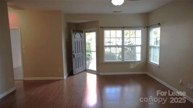 Foto del edificio - 12027 Stratfield Pl Cir