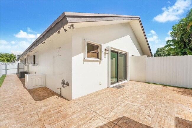 Foto del edificio - 1634 SW 19th Ter