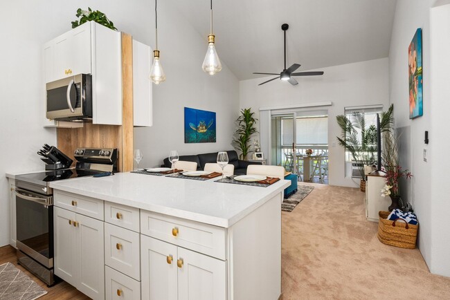 Building Photo - Stunningly Remodeled 3-Bed, 2-Bath, Turnke...