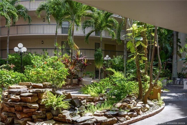 Foto del edificio - 1357 NE Ocean Blvd
