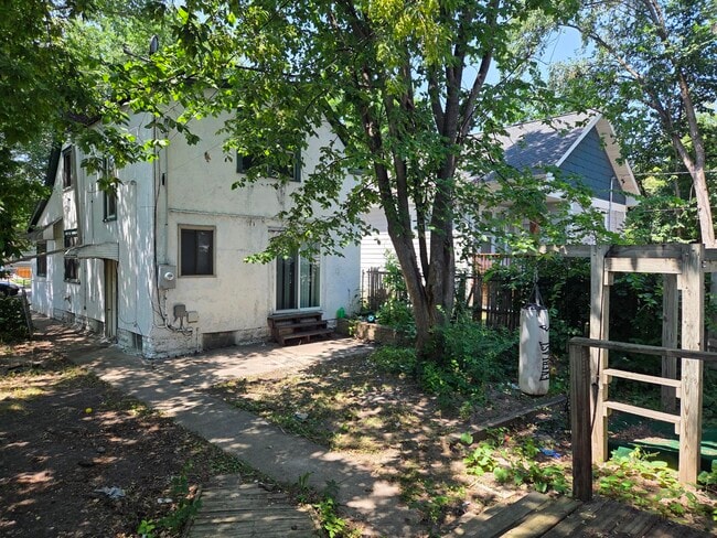 Building Photo - 3412 N Girard Ave
