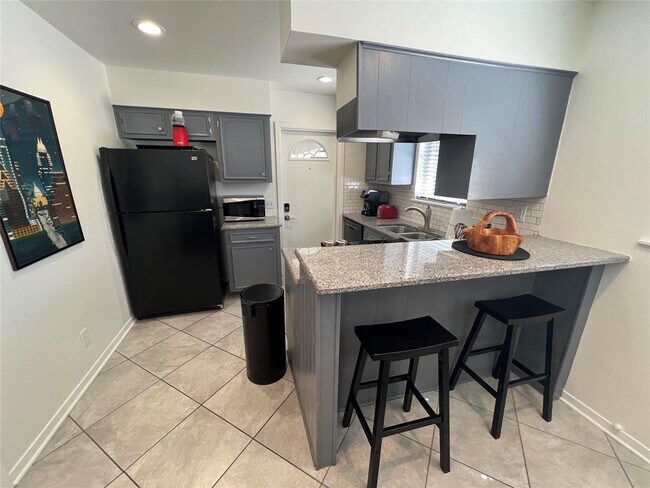 Foto del edificio - 1715 Bluebonnet Ln