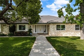 Building Photo - 36608 Oak Ridge Dr