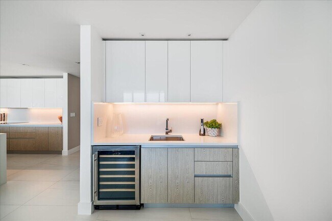 Foto del edificio - 3100 N Ocean Dr