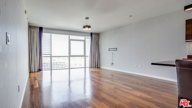 Building Photo - 3785 Wilshire Blvd