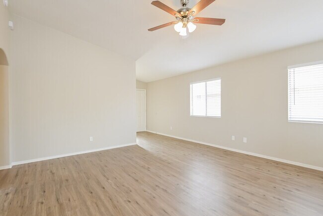 Foto del edificio - 9009 E Kinross Dr