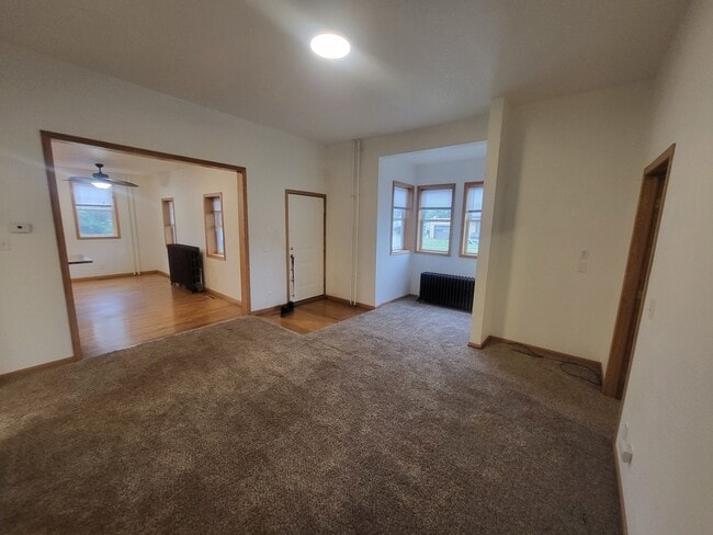 Building Photo - 403 1st Ave NE