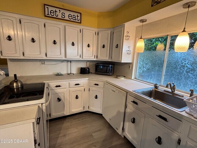 Foto del edificio - 528 Bostwick Ave