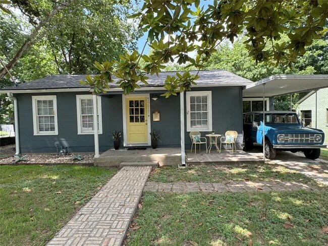 Building Photo - 1211 Romeria Dr