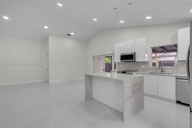 Foto del edificio - 803 NW 133rd Ct