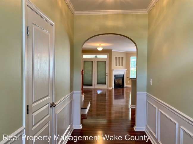 Building Photo - 4940 Lady of the Lake Dr