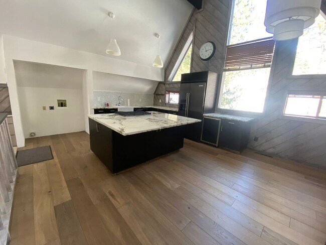 Building Photo - 3 bedroom, 2 bath home in Incline Village