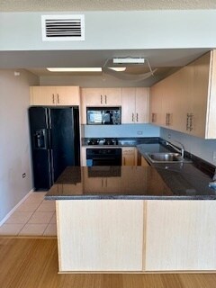 Foto del edificio - 1720 Maple Ave