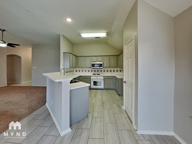 Foto del edificio - 4611 Basil Dr